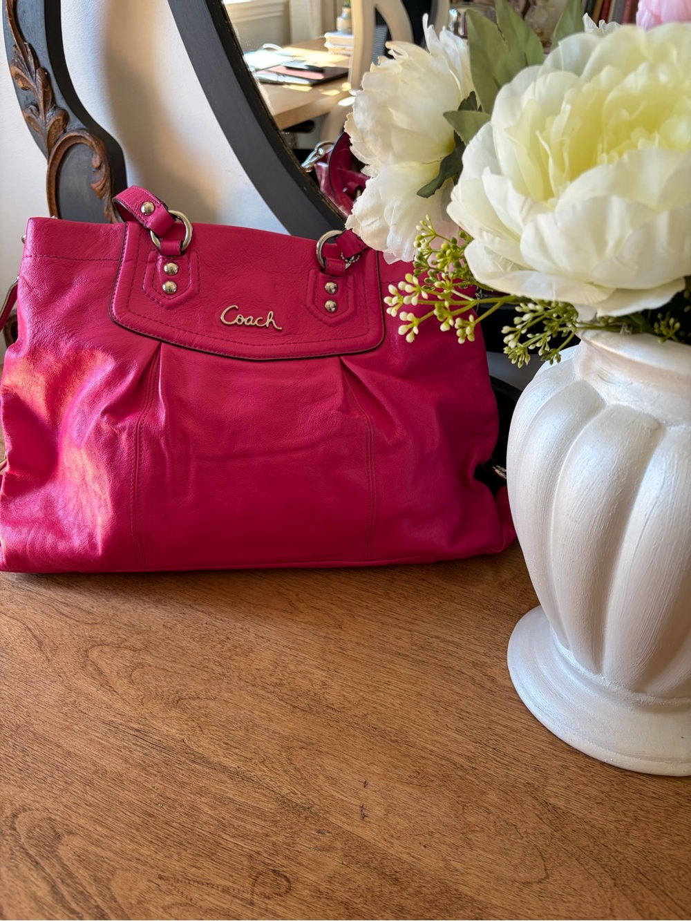 Coach Ashley leather carryall / tote 💖